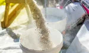 Jaki piasek na tynki? Wybierz najlepszy materiał do plasterków