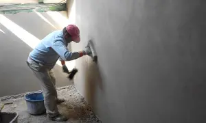 Czym gruntować tynki cementowo-wapienne, aby uniknąć problemów?