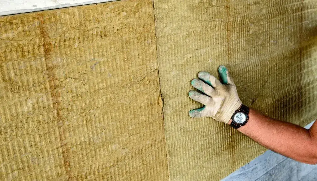 Zdjęcie Wełna mineralna czy styropian na elewację – co wybrać, by uniknąć błędów?